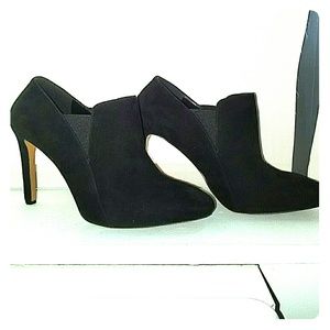 Gently-used Nine West suede "Nutcracker" booties